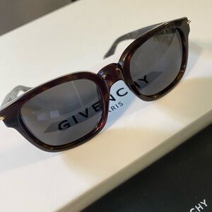 Givenchy Sunglasses GV 7000/S 086E5 Tortoise Square Frames with Black Lenses